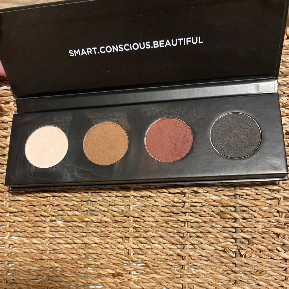 Crunchi Shadowbar Volume ll eyeshadow